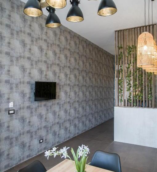 تختخواب و صبحانه Suite 18 Luxury Apartments