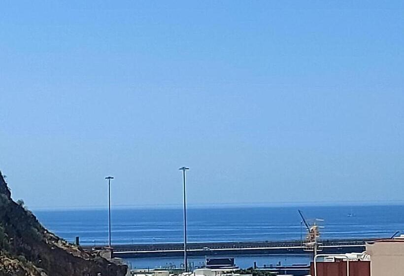 Aamiaismajoitus (B&B) Villa White House