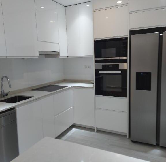 Aamiaismajoitus (B&B) Villa White House