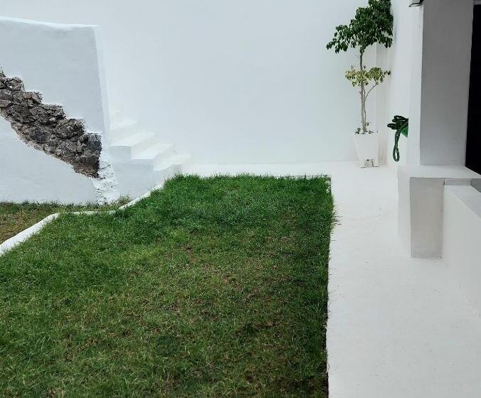 Aamiaismajoitus (B&B) Villa White House