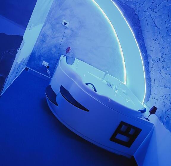 هتل Valentine’s Suite