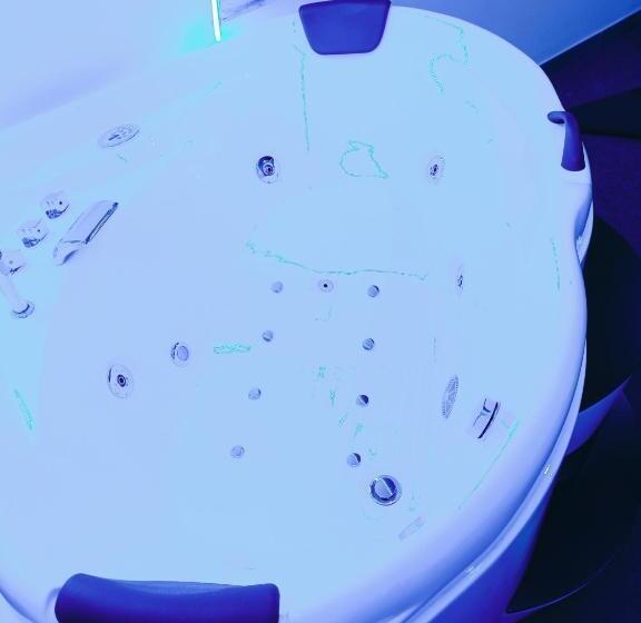 هتل Valentine’s Suite