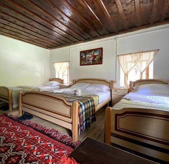 پانسیون Guesthouse Kujtimi