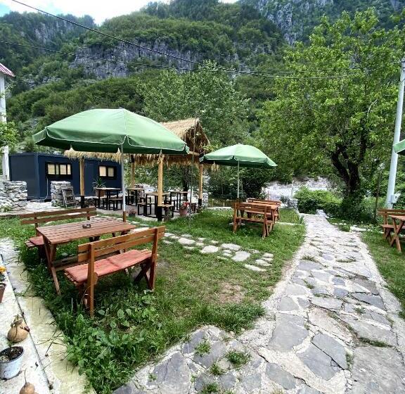 پانسیون Guesthouse Kujtimi