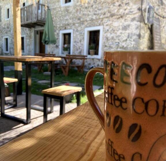 پانسیون Guesthouse Kujtimi