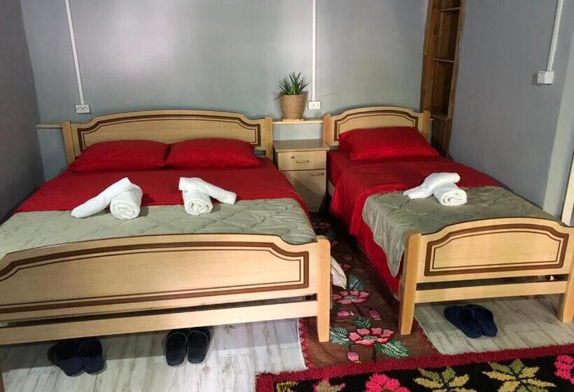 پانسیون Guesthouse Kujtimi