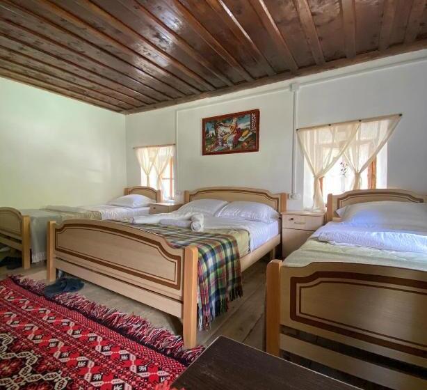 پانسیون Guesthouse Kujtimi