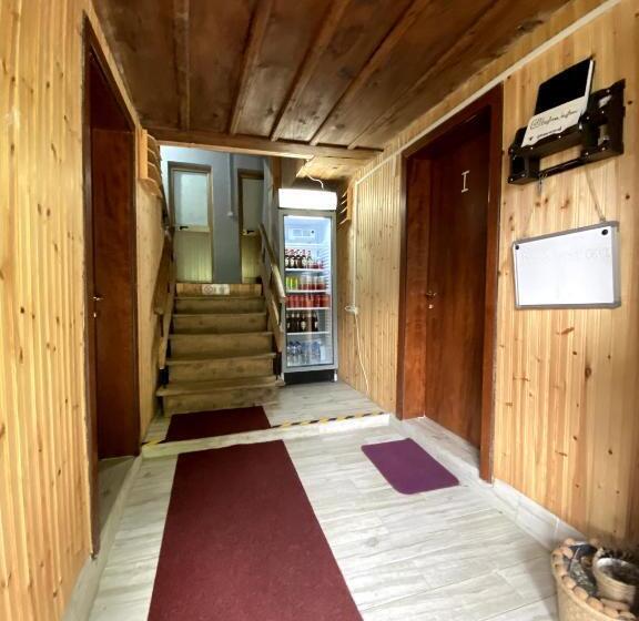 پانسیون Guesthouse Kujtimi