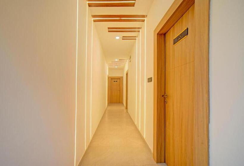 Super Collection O Hotel Lakeview Castle