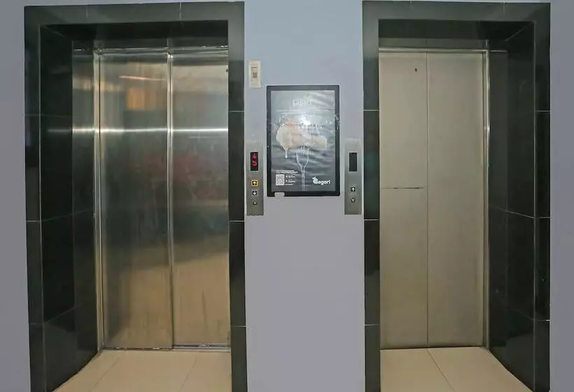 Hotelli Capital O 92625 19 Avenue Apartment