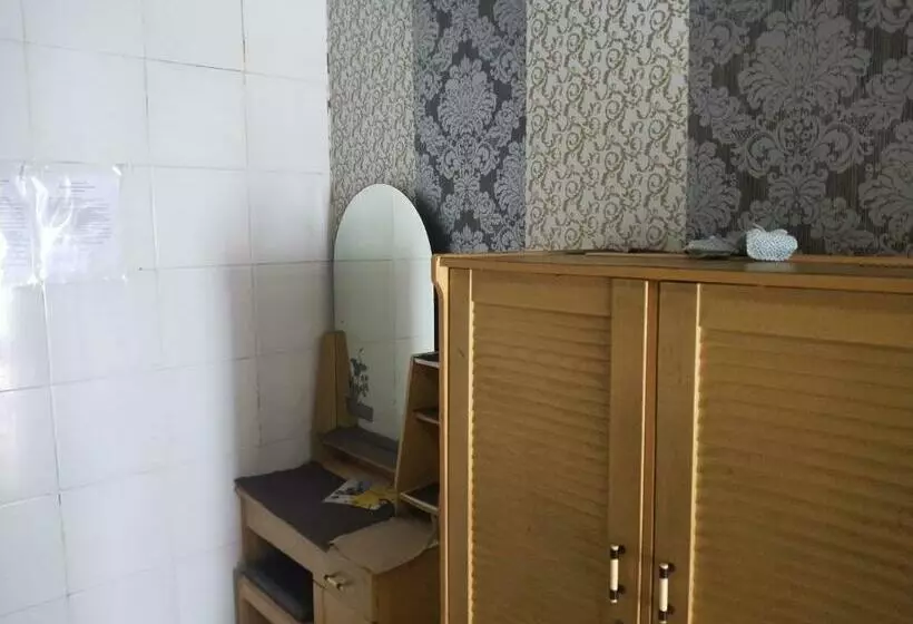 ホテル Oyo 92618  Mareje Sariguna