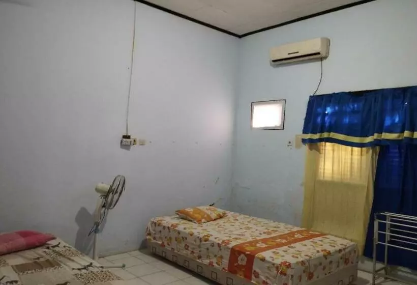 ホテル Oyo 92618  Mareje Sariguna