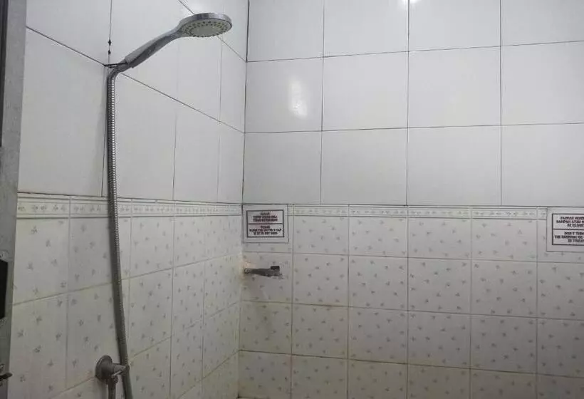 ホテル Oyo 92618  Mareje Sariguna