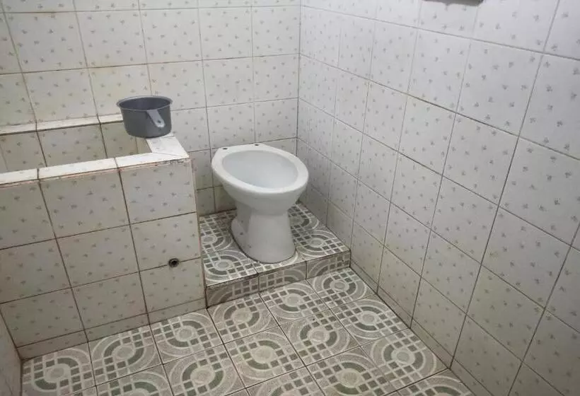 ホテル Oyo 92618  Mareje Sariguna