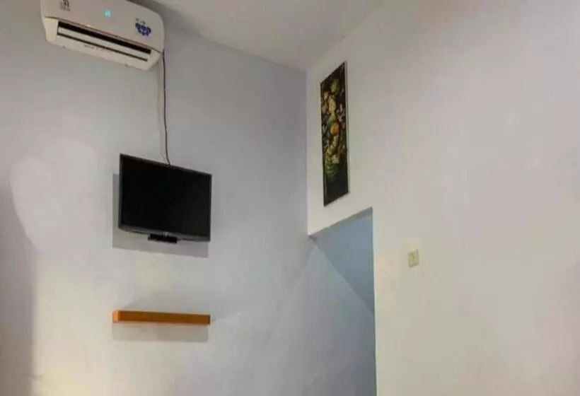 ホテル Oyo 92618  Mareje Sariguna