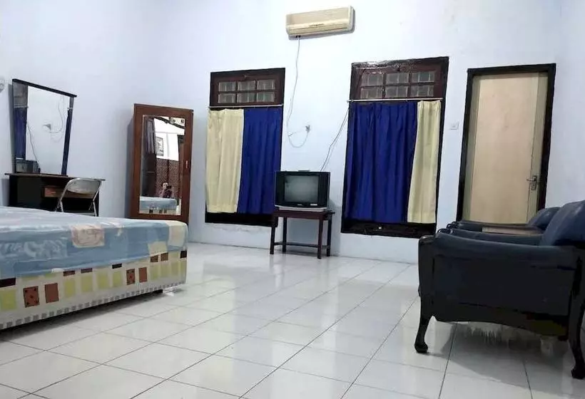 ホテル Oyo 92618  Mareje Sariguna