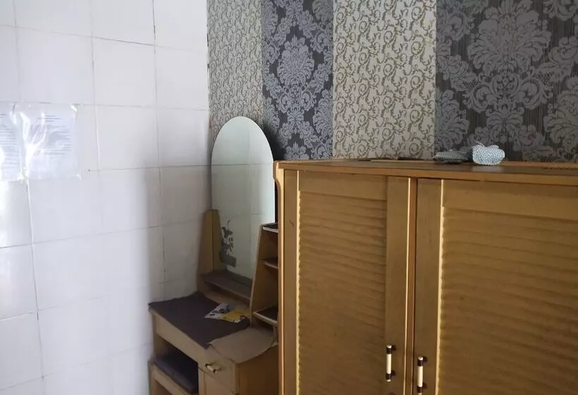 ホテル Oyo 92618  Mareje Sariguna