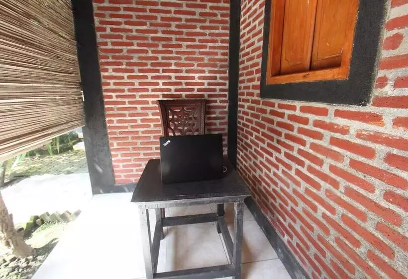 ホテル Oyo 92618  Mareje Sariguna