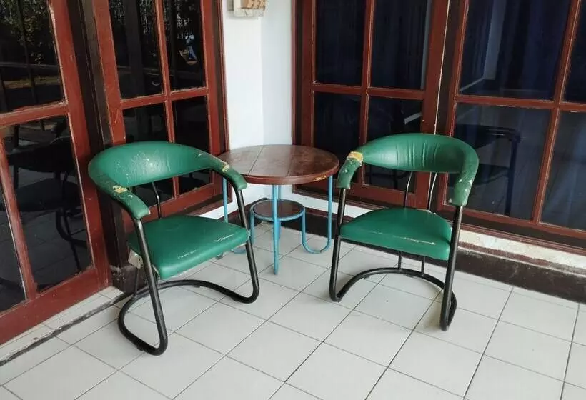 ホテル Oyo 92618  Mareje Sariguna