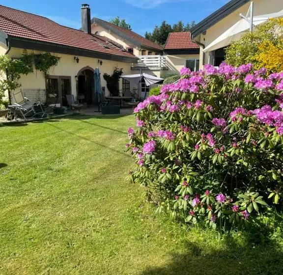 Aamiaismajoitus (B&B) Chambres D’hôtes Plateau Des Mille étangs