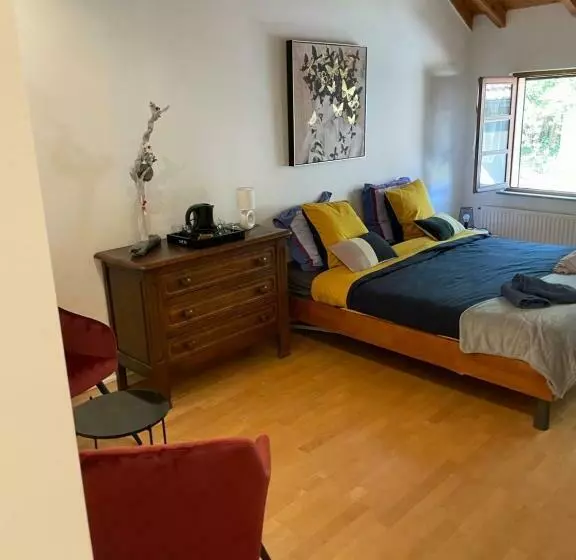 Aamiaismajoitus (B&B) Chambres D’hôtes Plateau Des Mille étangs