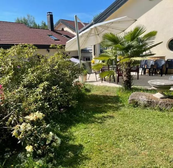 Aamiaismajoitus (B&B) Chambres D’hôtes Plateau Des Mille étangs