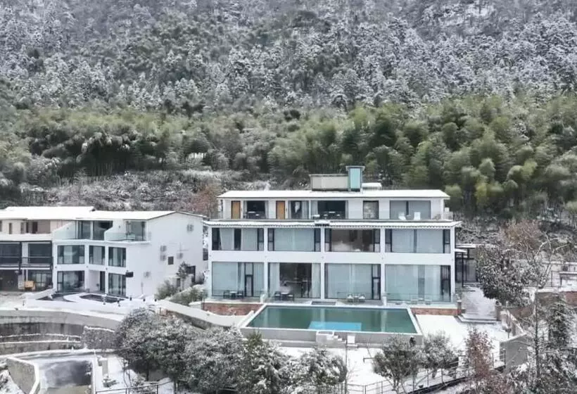 Hotelli Avatar Mountain Resort