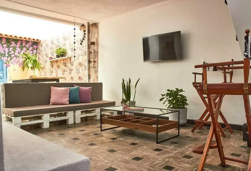 پانسیون Hostal Astroblue