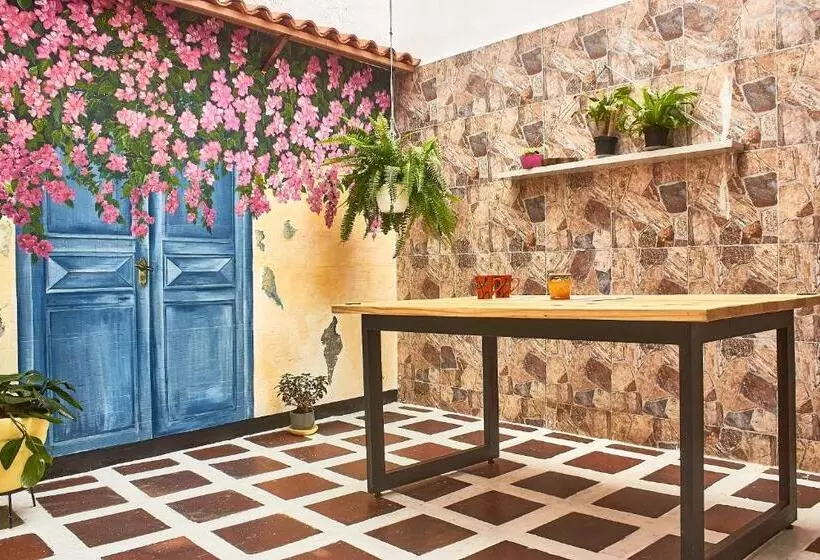 پانسیون Hostal Astroblue