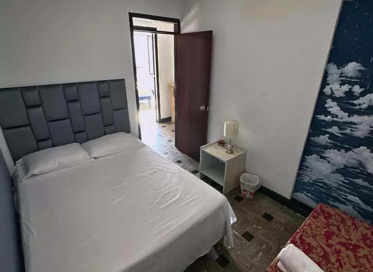 پانسیون Hostal Astroblue