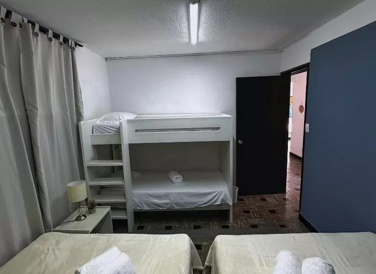 پانسیون Hostal Astroblue