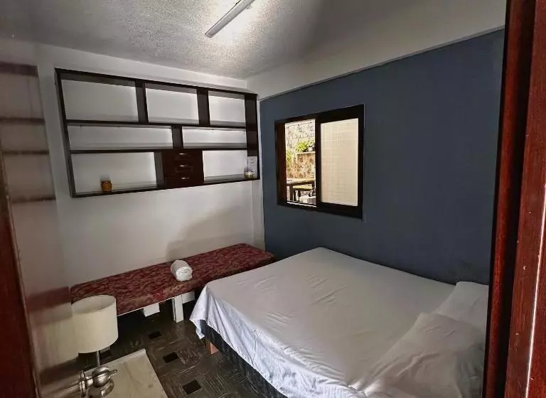 پانسیون Hostal Astroblue
