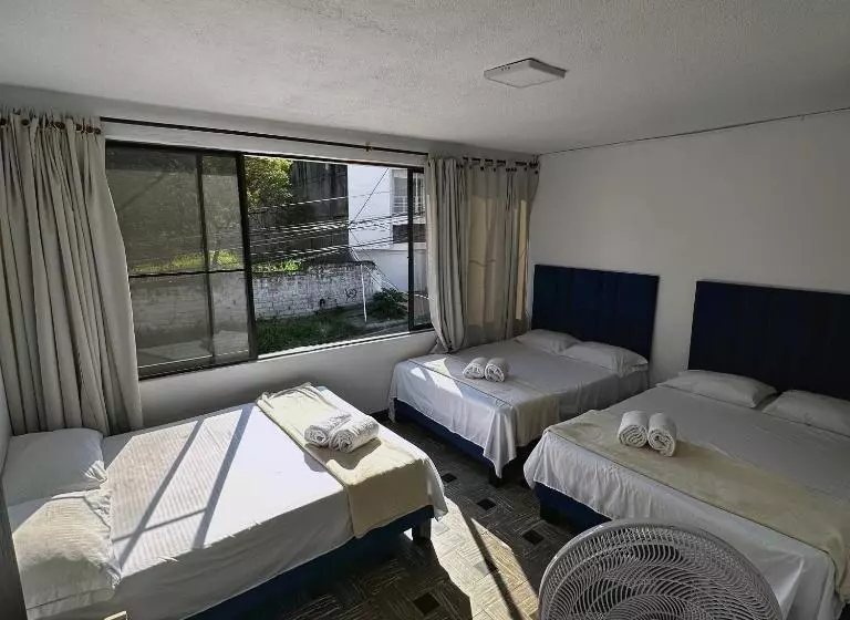 پانسیون Hostal Astroblue
