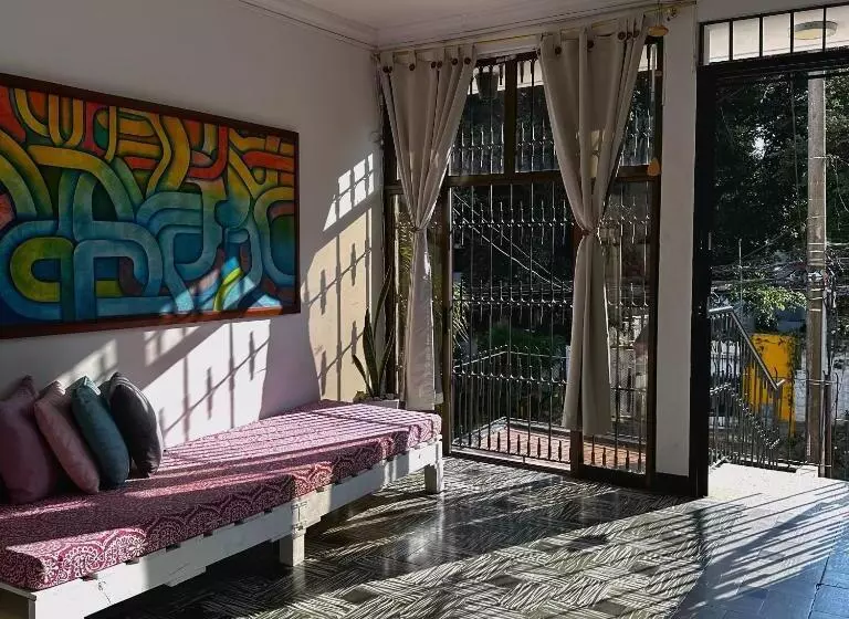 پانسیون Hostal Astroblue