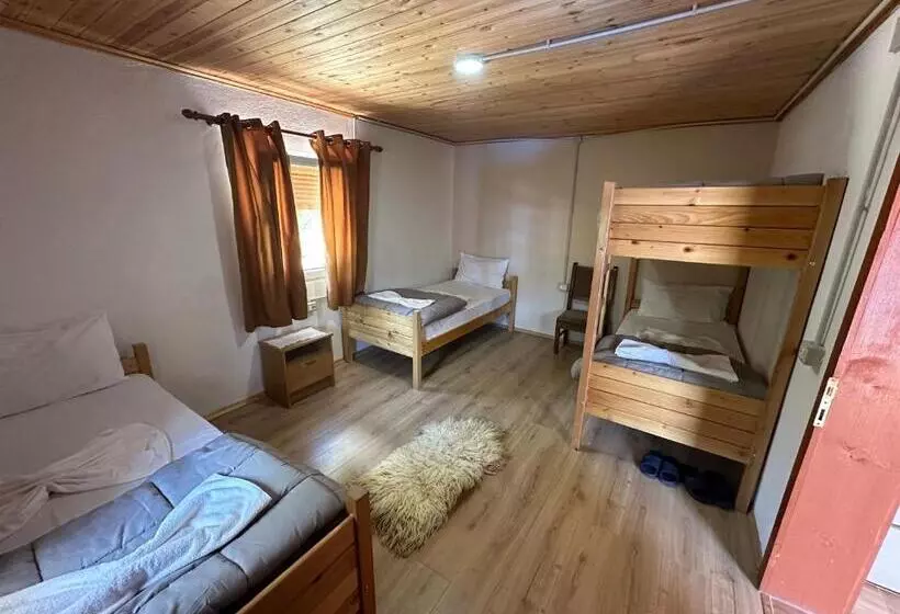 پانسیون Guesthouse Kroni I Micanit
