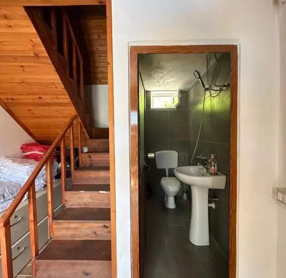 پانسیون Guesthouse Kroni I Micanit