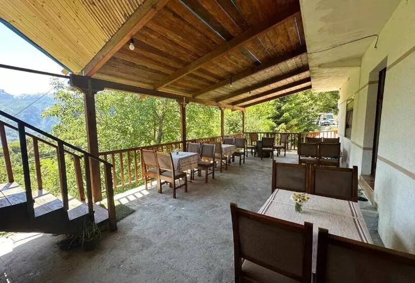 پانسیون Guesthouse Kroni I Micanit