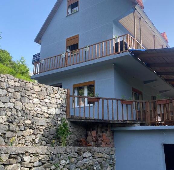 פנסיון Guesthouse Kroni I Micanit