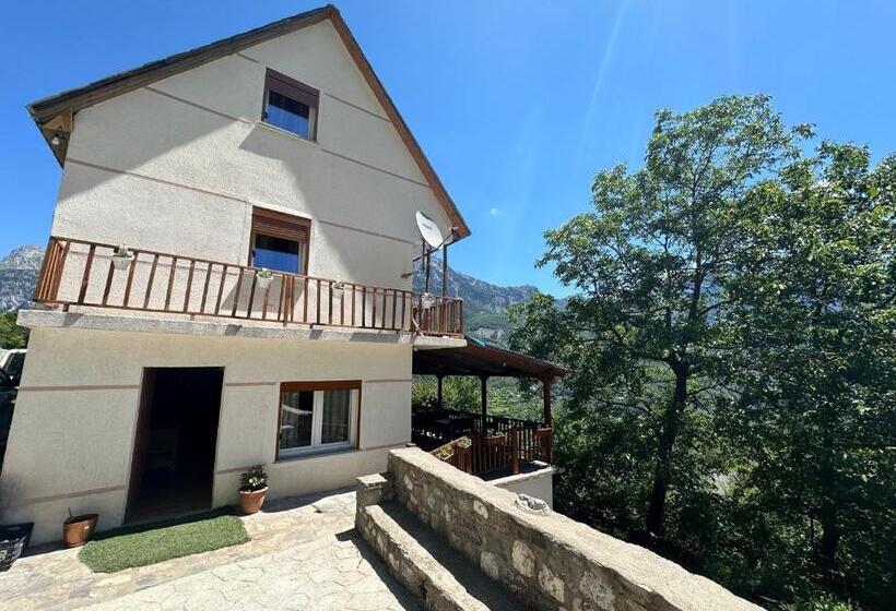 פנסיון Guesthouse Kroni I Micanit