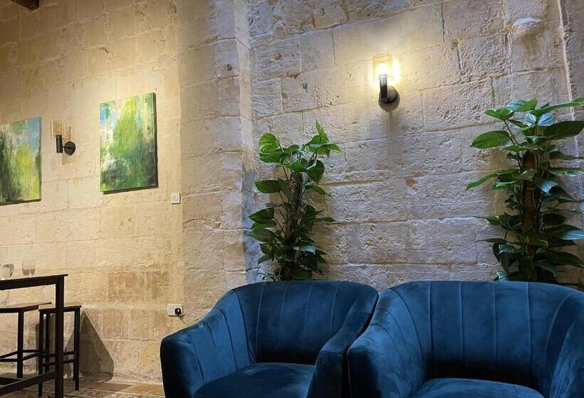 تختخواب و صبحانه Babel Suites