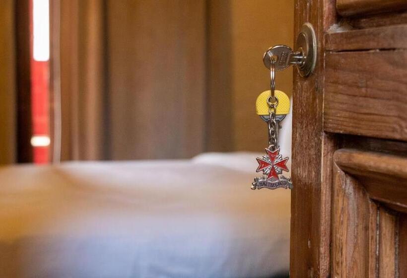 تختخواب و صبحانه Babel Suites