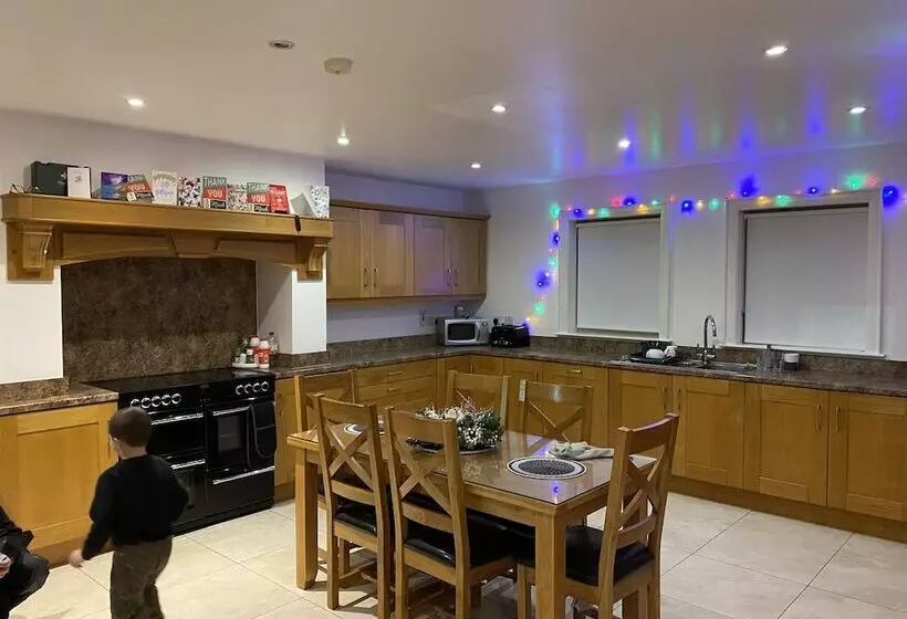 ホテル Rostrevor Valley House  Mountainside Hot Tub View