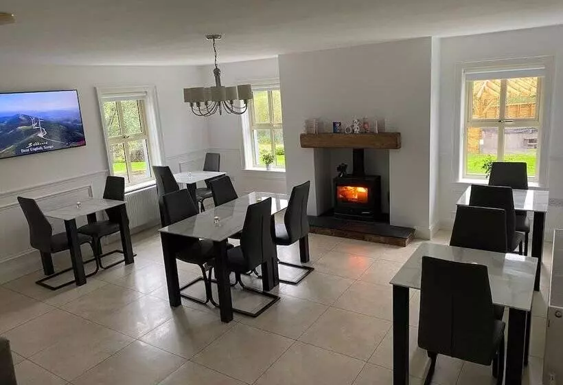 ホテル Rostrevor Valley House  Mountainside Hot Tub View