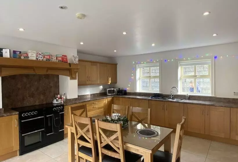 ホテル Rostrevor Valley House  Mountainside Hot Tub View