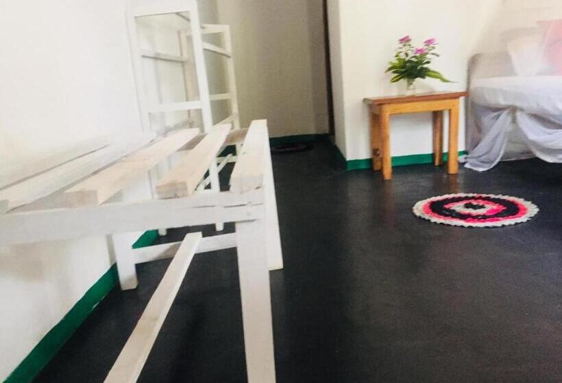 בית מלון כפרי Surf East Villa