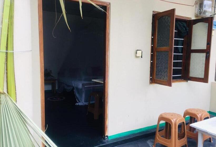 בית מלון כפרי Surf East Villa