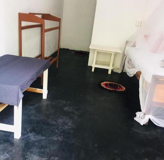 בית מלון כפרי Surf East Villa