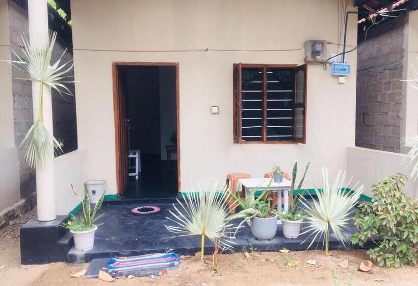 בית מלון כפרי Surf East Villa