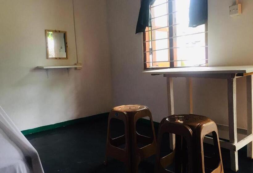 בית מלון כפרי Surf East Villa