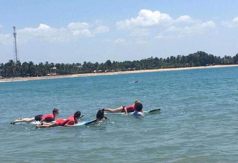 בית מלון כפרי Surf East Villa